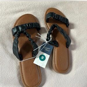 Universal Thread Black and Brown Sandals